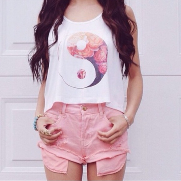 Brandy Melville Tops - Brandy Melville Floral Ying Yang Crop Top